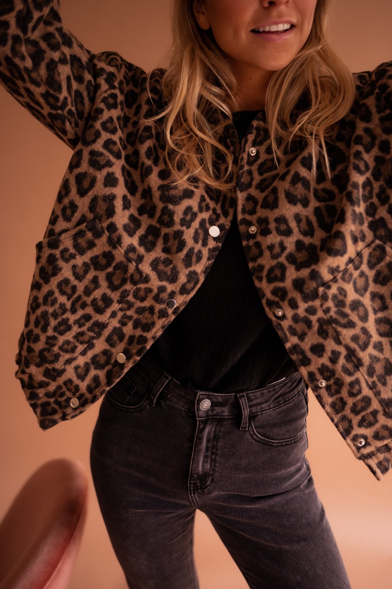 Luna™ | Den trendiga leopardjackan du inte får missa
